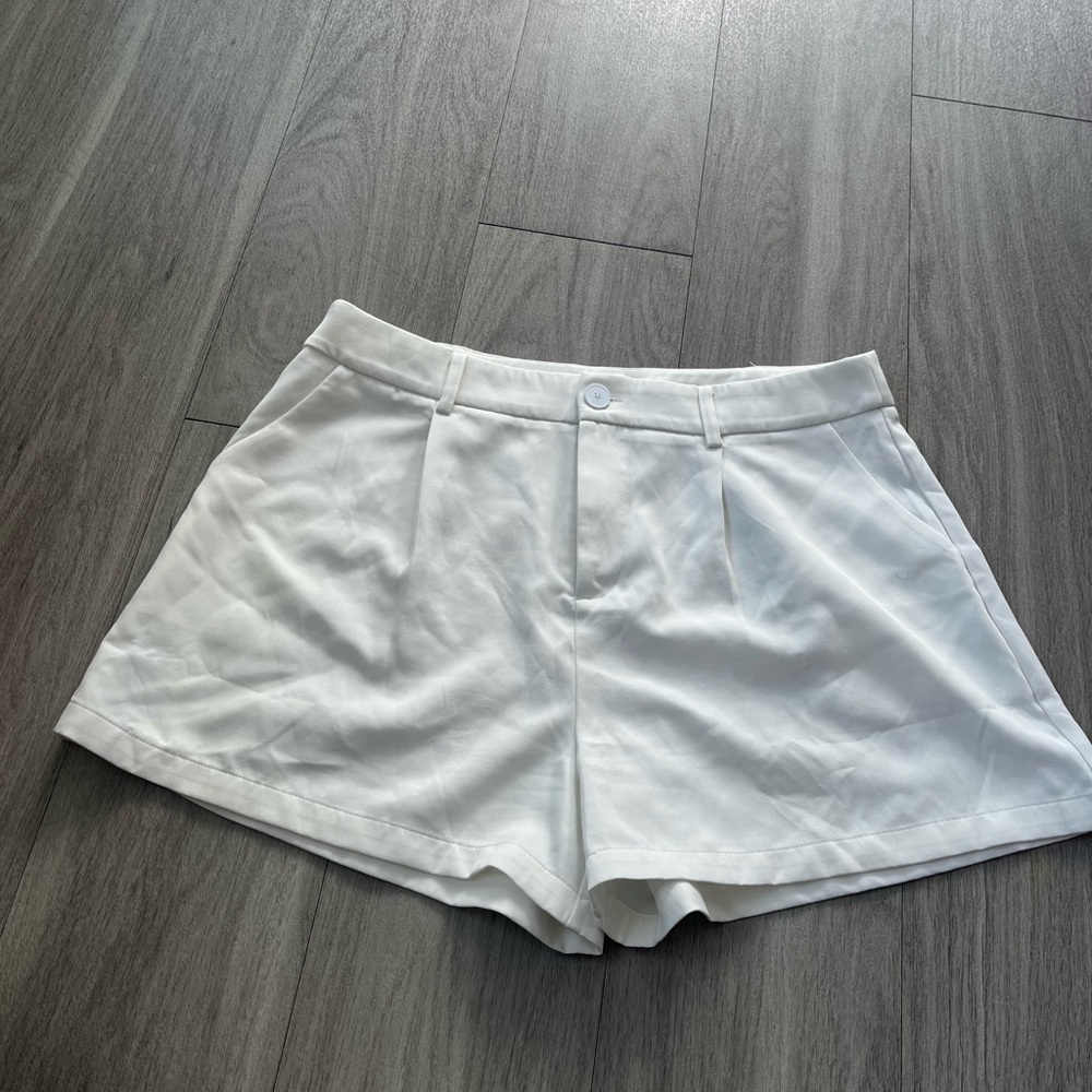 Women's White Pleated Shorts